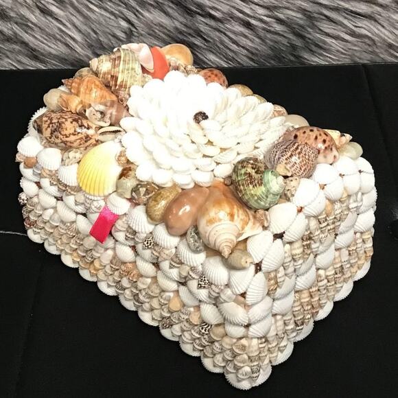 NWOT Seashell Encrusted Treasure Chest Shaped Box - Picture 3 of 9